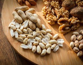 Замена вредных закусок на орехи предотвращает постепенное увеличение веса