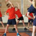 Правильные упражнения для разминки на уроке физкультуры