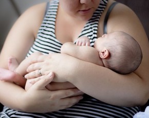 Ожирение у женщин негативно сказывается на составе грудного молока и приросте рожденного малыша