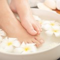 5 упражнений для стоп, которые помогут избавиться от отеков в жару
