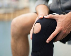 Боль в колене при приседании – причины и меры предосторожности