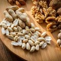 Замена вредных закусок на орехи предотвращает постепенное увеличение веса
