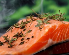 Замена в меню мяса на рыбу приносит существенную пользу организму