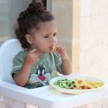 Большие порции ведут к повышенному потреблению пищи у дошкольников