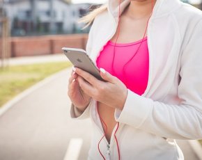 Регулярное отслеживание веса и рациона с помощью мобильных приложений помогает похудеть