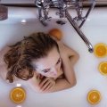 Секреты бишофитных ванн: 18 проблем, с которыми они помогут (+ инструкция по применению)