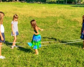 Схема и правила любимой игры девочек: как прыгать в резиночку
