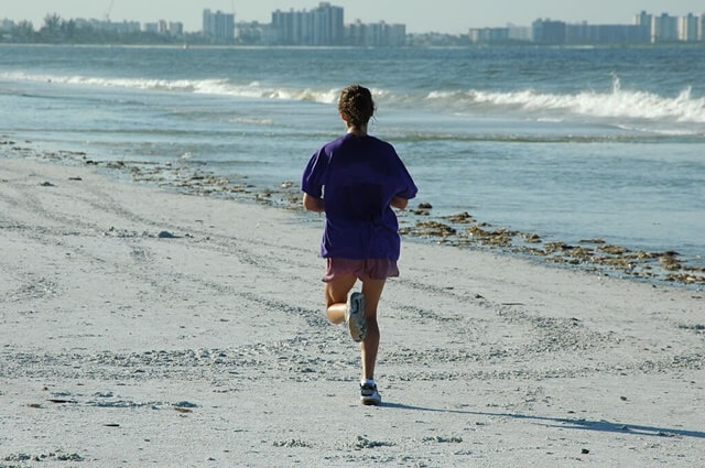 woman-jogger-1678716_1280