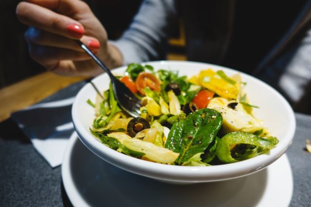 foodiesfeed-com_salad-with-olives-1024x682