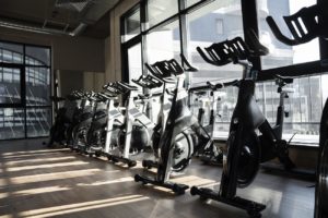 Велотренажер для похудения: правила занятий и питания для сброса веса