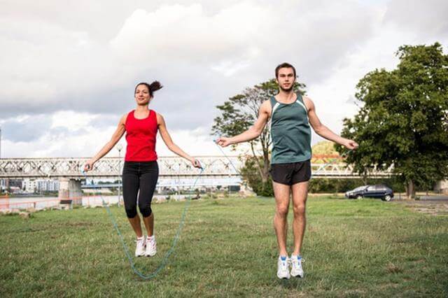 Улетные упражнения со скакалкой - твоя программа тренировок для похудения