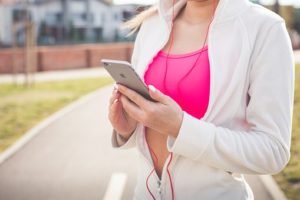 Регулярное отслеживание веса и рациона с помощью мобильных приложений помогает похудеть